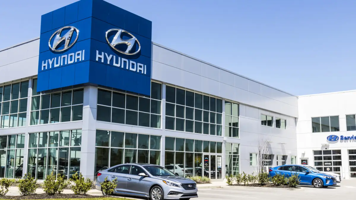 Hyundai Motors säljer fabriken i St. Petersburg och lämnar den ryska marknaden.