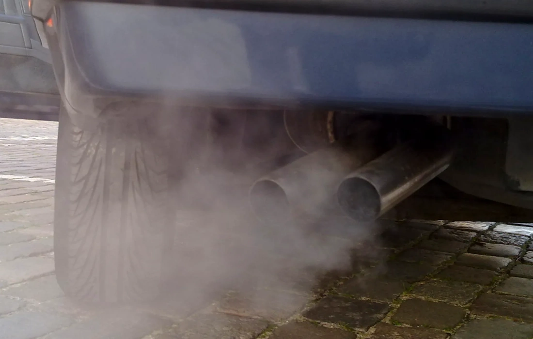 Vad som orsakar överdrivna dieselmotoravgaser och hur man hanterar det