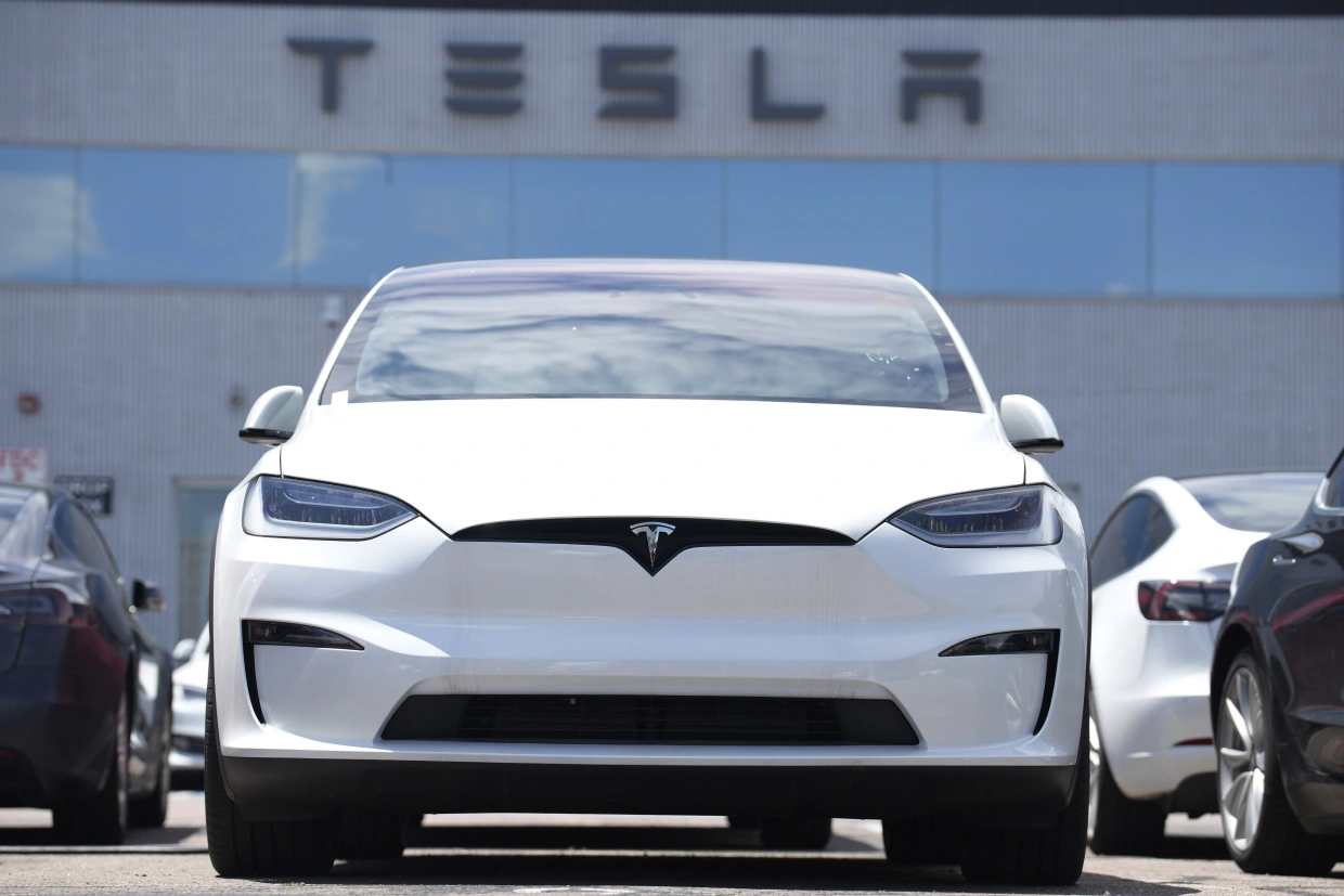 Tesla sänker priserna globalt
