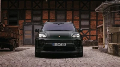 Porsche kommer att fortsätta producera bensin- och hybridmodeller